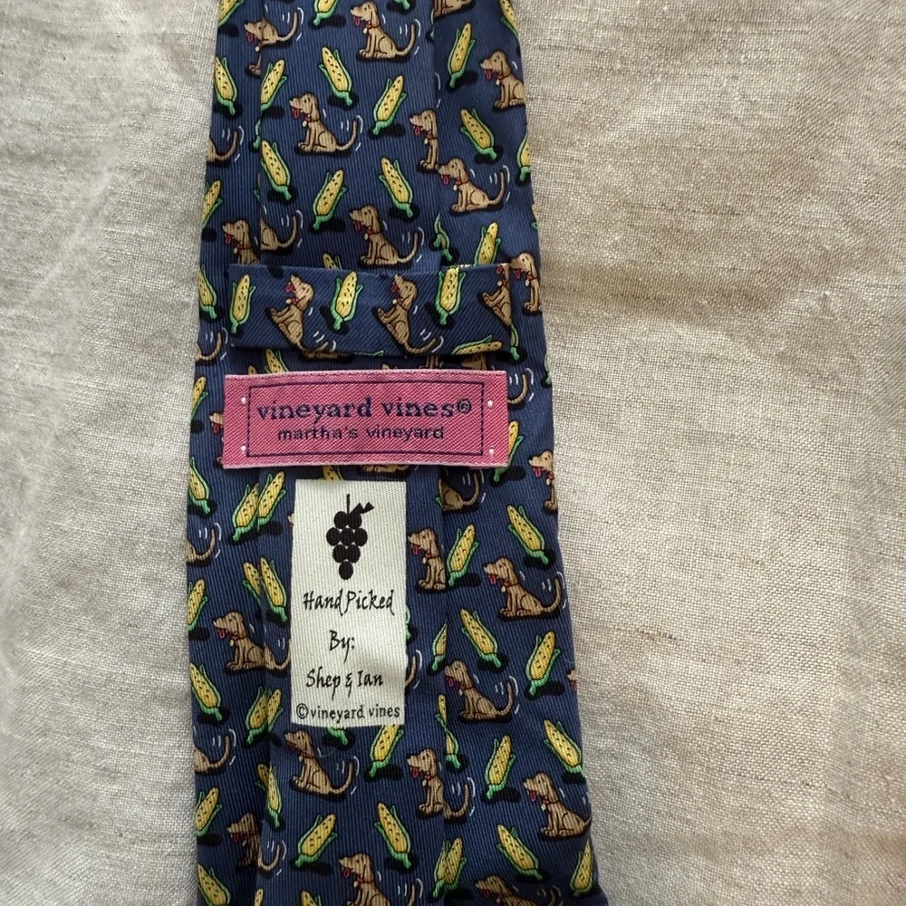 Vineyard Vines stylish tie